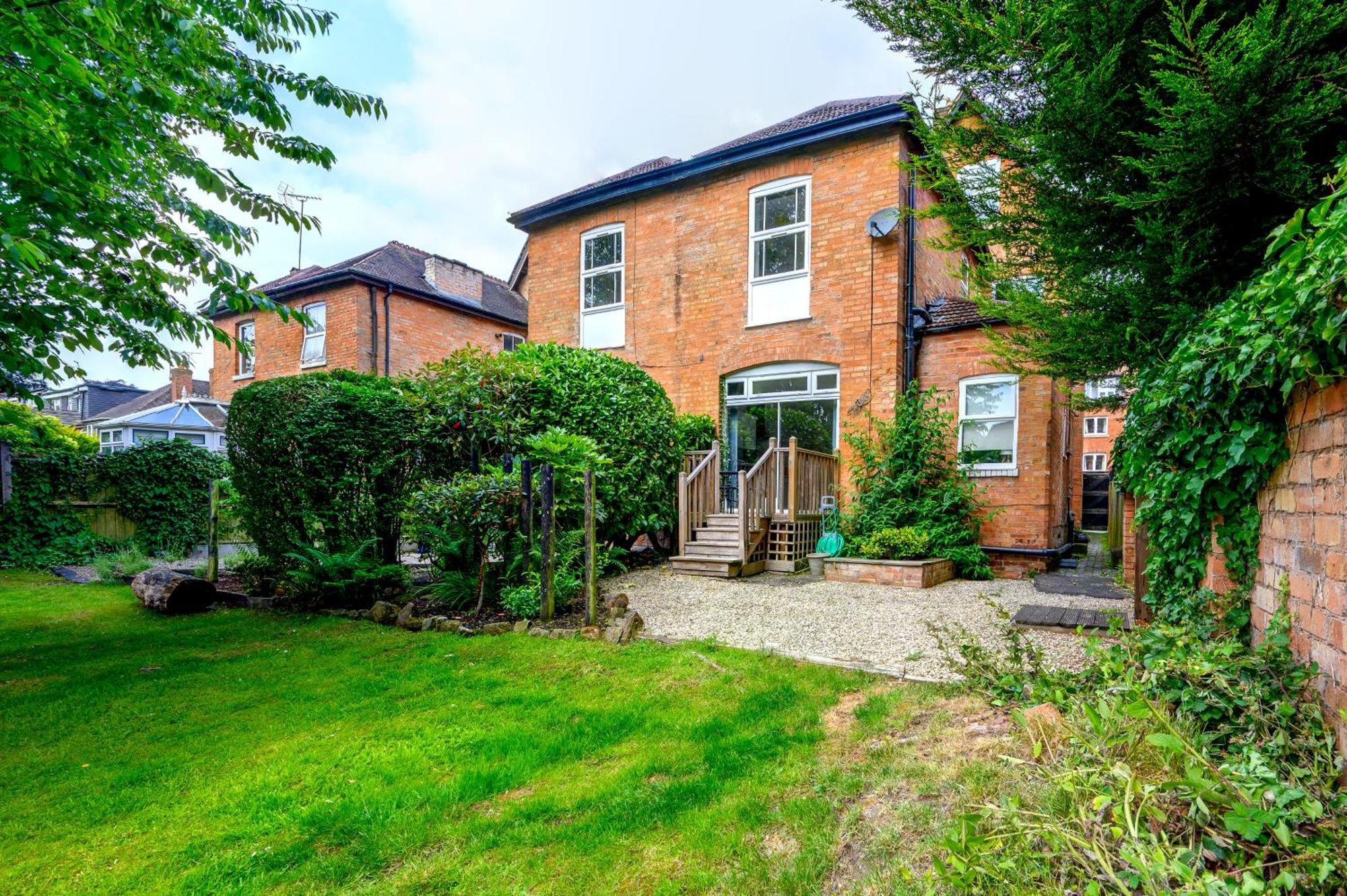 Amethyst Delightful In Moseley Mews, By Staystaycations Birmingham