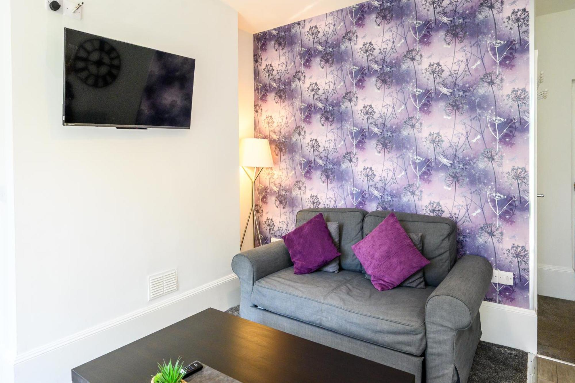 Amethyst Delightful In Moseley Mews, By Staystaycations Apartment Birmingham